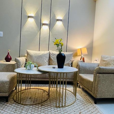 Bedchambers Serviced Apartment, Medicity Ґурґаон Екстер'єр фото
