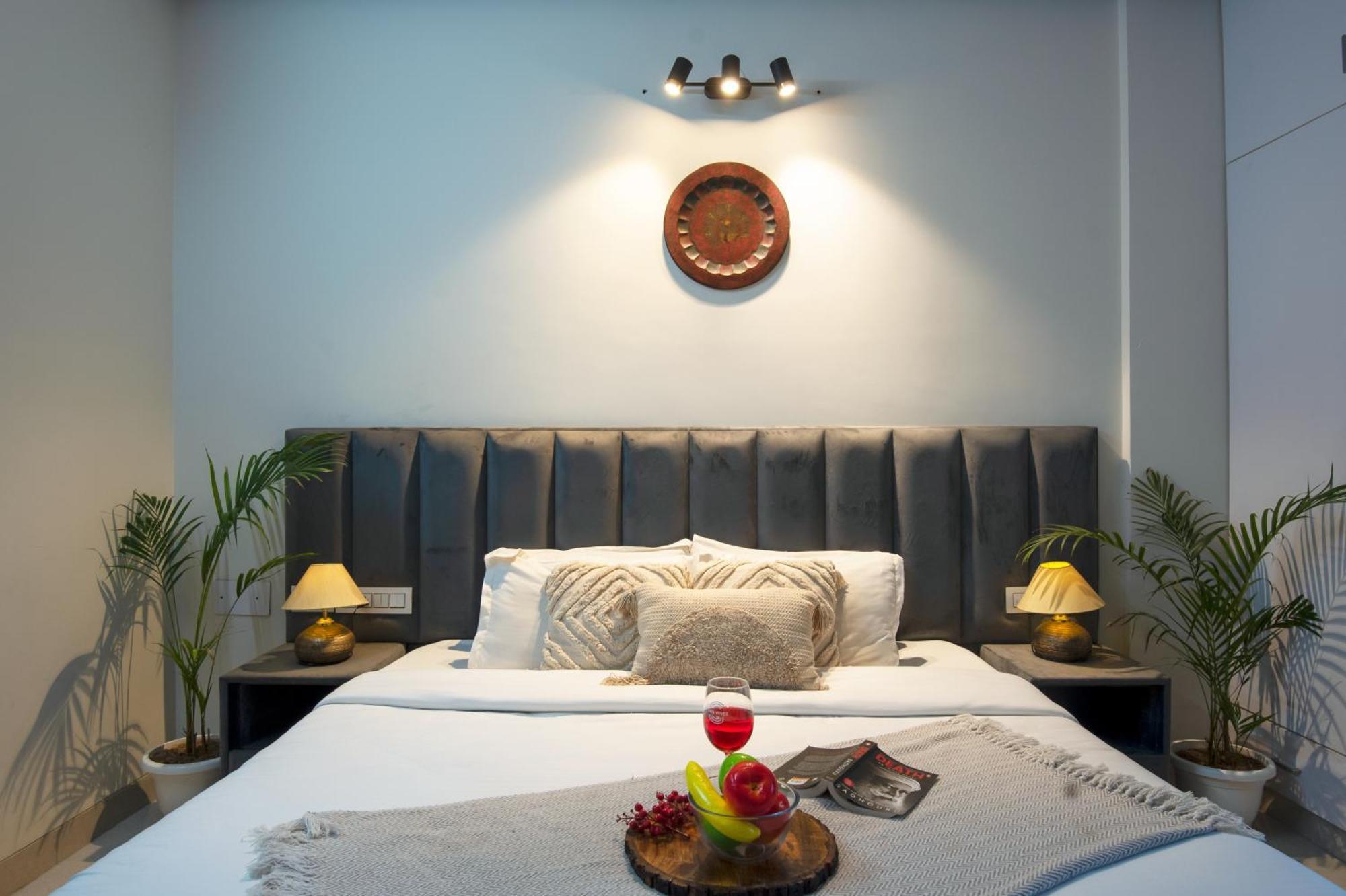 Bedchambers Serviced Apartment, Medicity Ґурґаон Екстер'єр фото