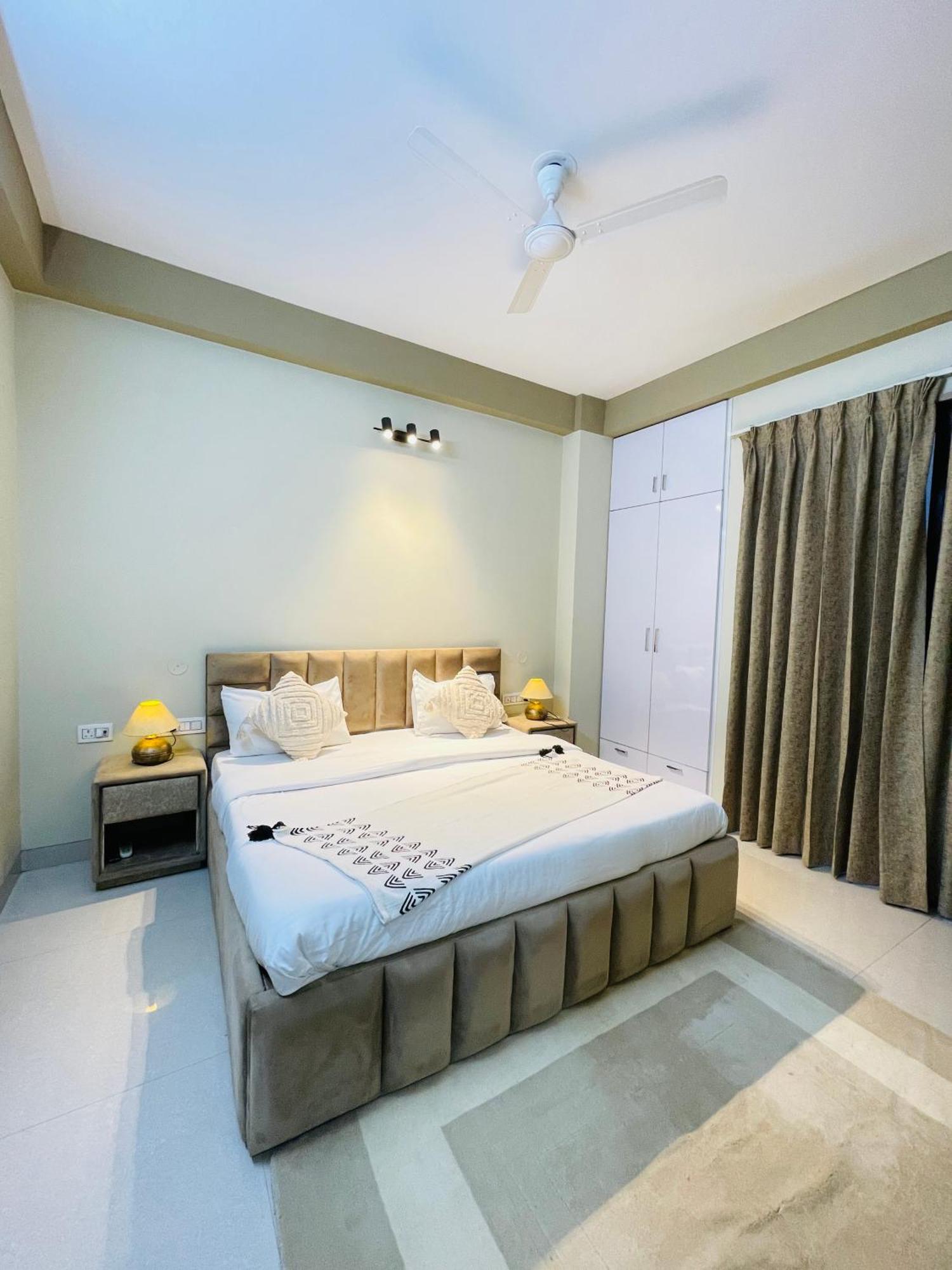 Bedchambers Serviced Apartment, Medicity Ґурґаон Екстер'єр фото