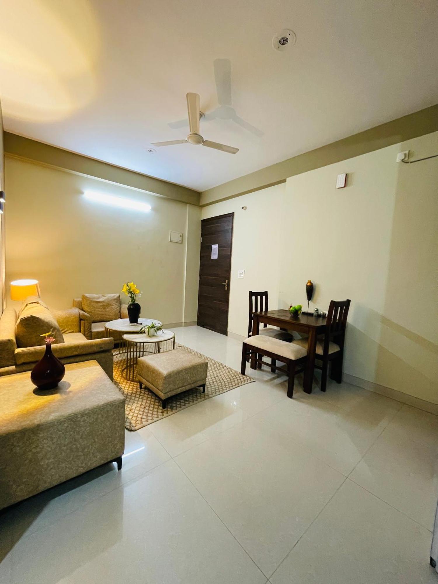Bedchambers Serviced Apartment, Medicity Ґурґаон Екстер'єр фото