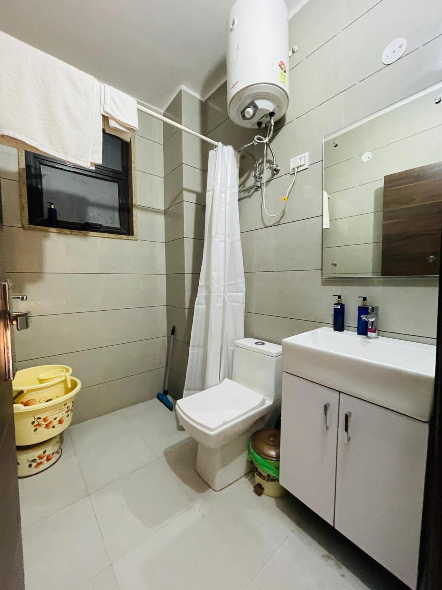 Bedchambers Serviced Apartment, Medicity Ґурґаон Екстер'єр фото