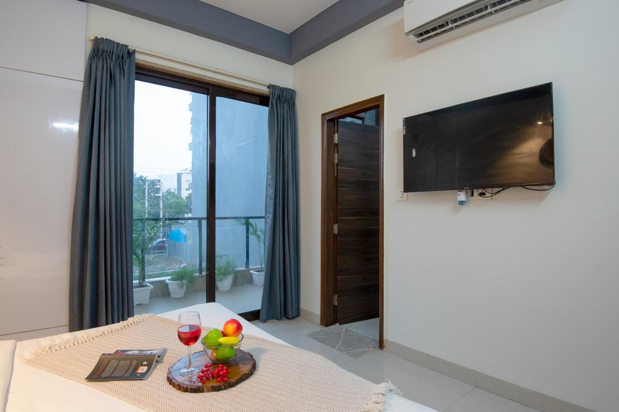 Bedchambers Serviced Apartment, Medicity Ґурґаон Екстер'єр фото
